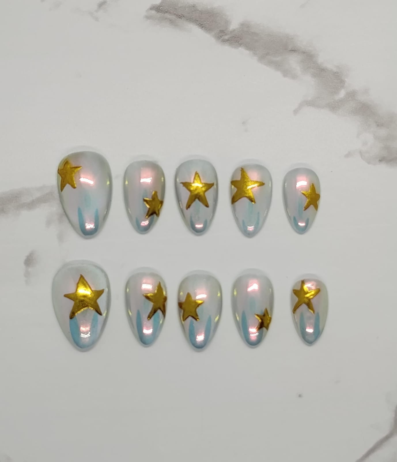 Almond Star White and Gold